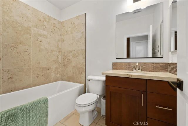 78 Rose Arch 21, Irvine, CA 92620