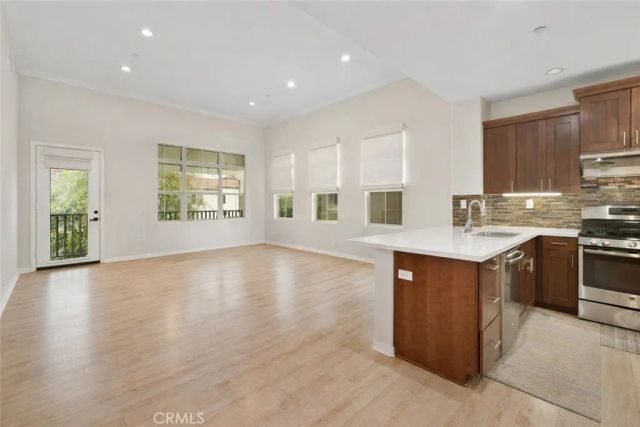 78 Rose Arch 21, Irvine, CA 92620