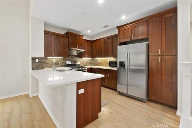 78 Rose Arch 21, Irvine, CA 92620