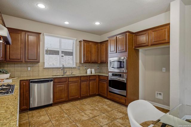 9022 WESTERN VW, Helotes, TX 78023