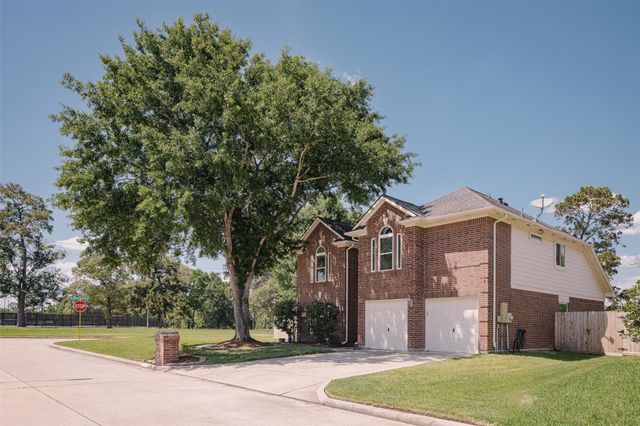 8003 Club Point Drive, Humble, TX 77346