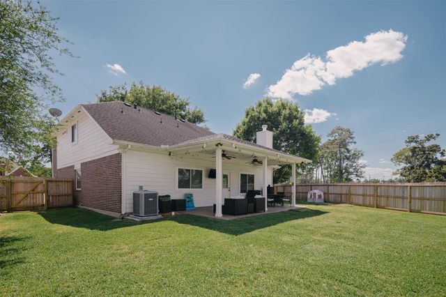 8003 Club Point Drive, Humble, TX 77346