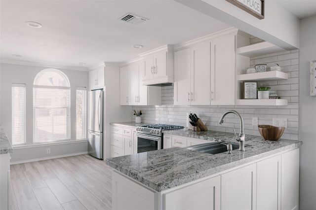 8003 Club Point Drive, Humble, TX 77346