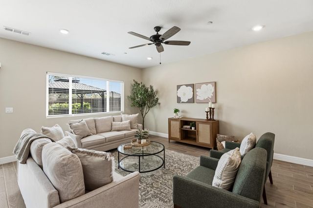 333 Sunset Drive S, Madera, CA 93636