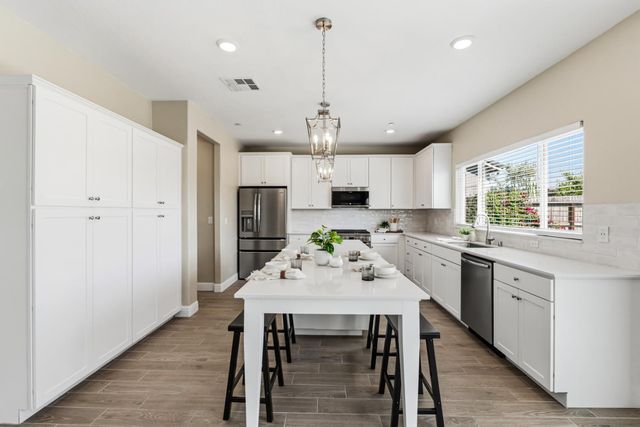 333 Sunset Drive S, Madera, CA 93636