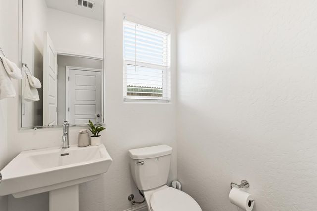 333 Sunset Drive S, Madera, CA 93636