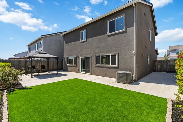 333 Sunset Drive S, Madera, CA 93636