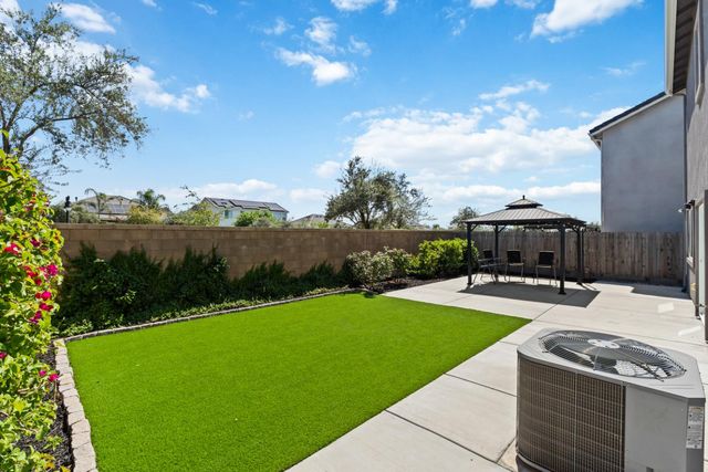 333 Sunset Drive S, Madera, CA 93636