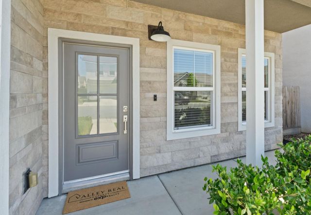 333 Sunset Drive S, Madera, CA 93636