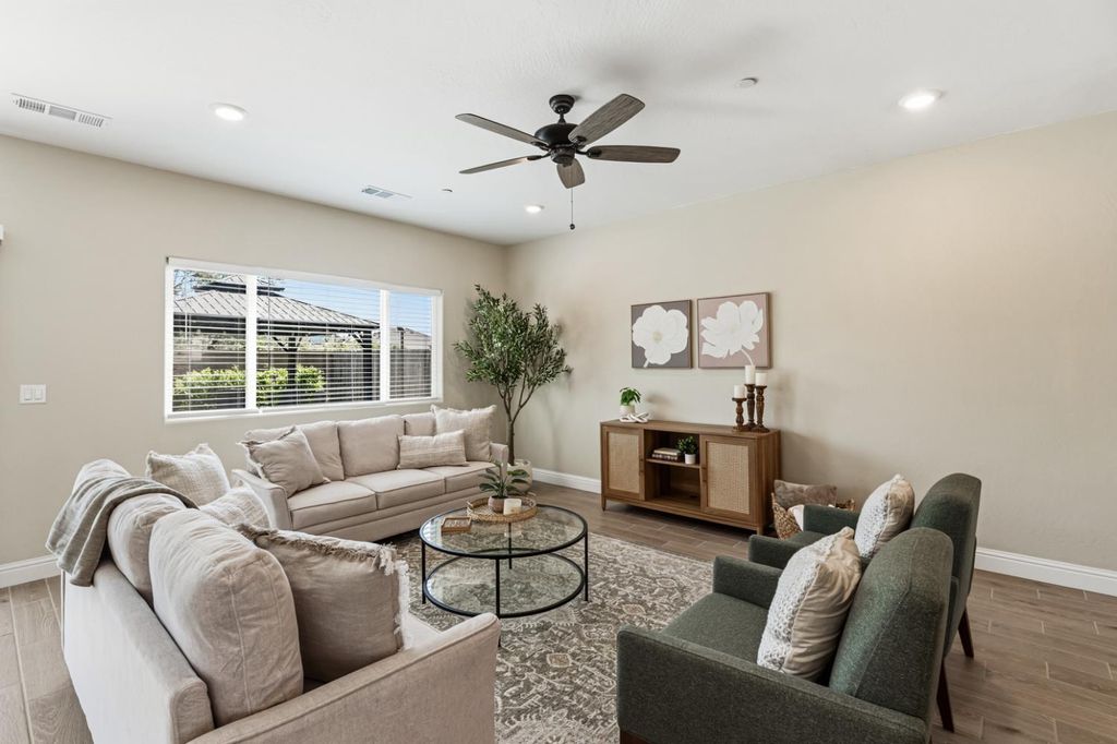 Image 11 of property listing at 333 Sunset Drive S, Madera, CA 93636