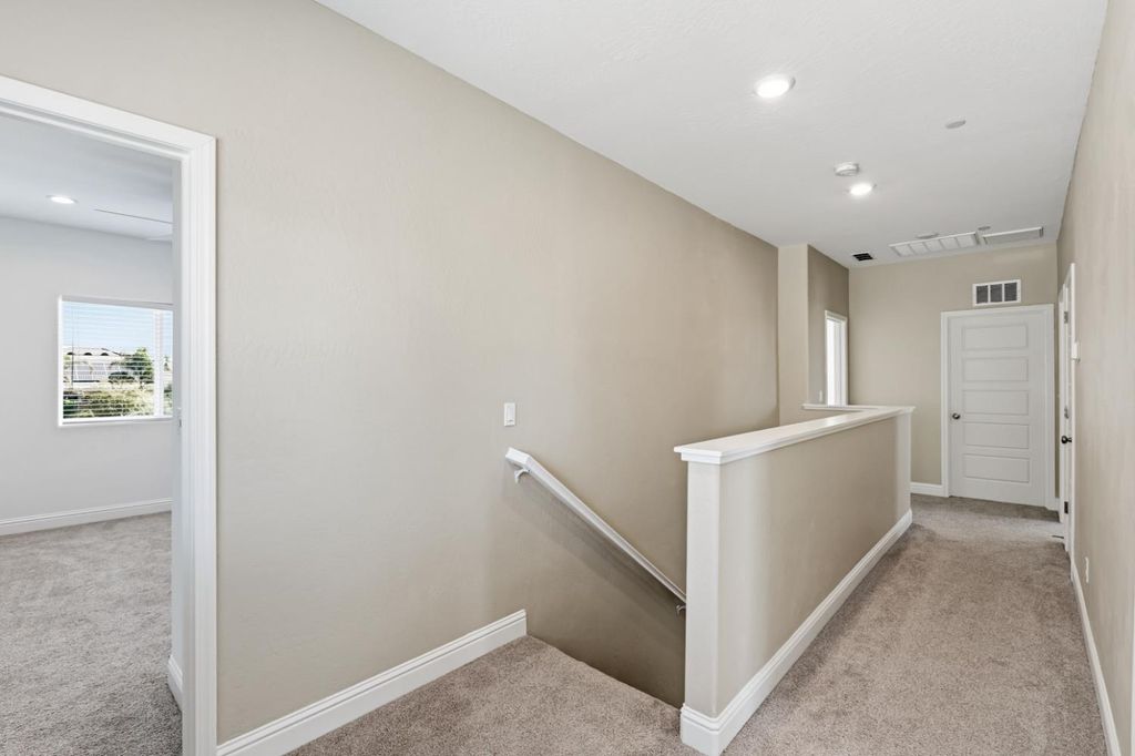 Image 14 of property listing at 333 Sunset Drive S, Madera, CA 93636