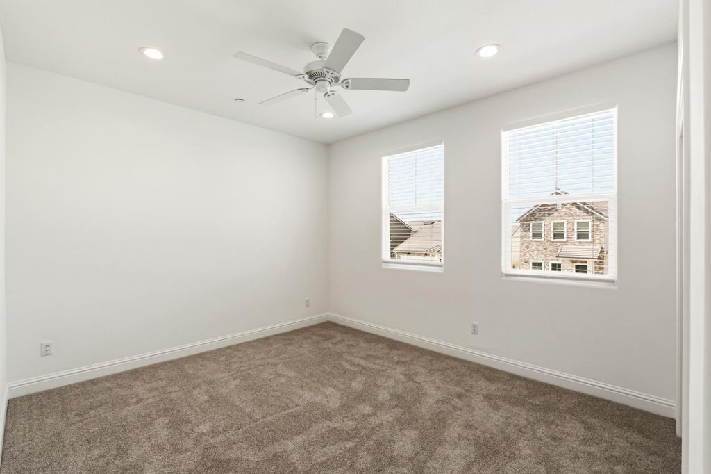 Image 18 of property listing at 333 Sunset Drive S, Madera, CA 93636