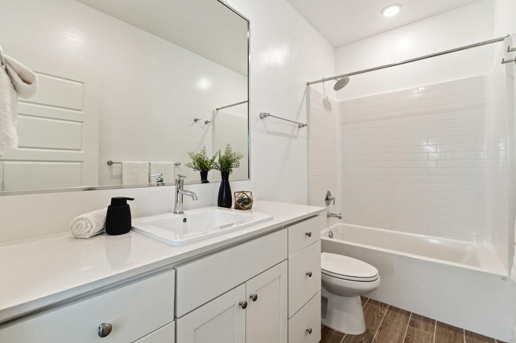 Image 21 of property listing at 333 Sunset Drive S, Madera, CA 93636