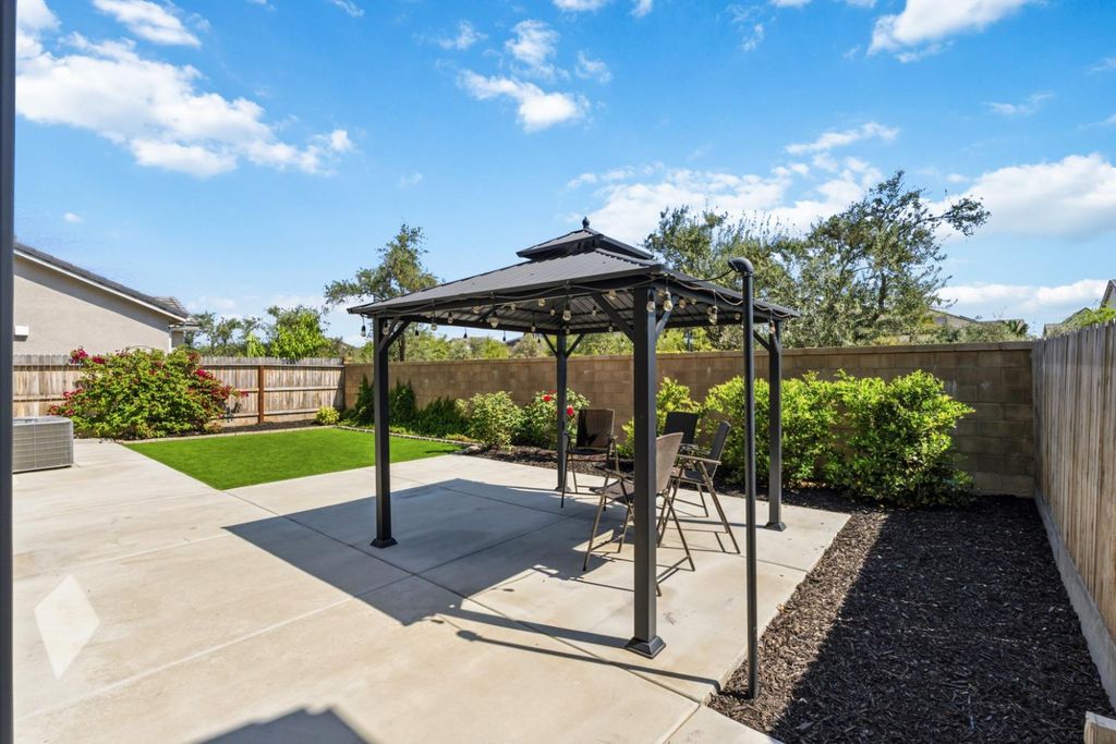 Image 23 of property listing at 333 Sunset Drive S, Madera, CA 93636