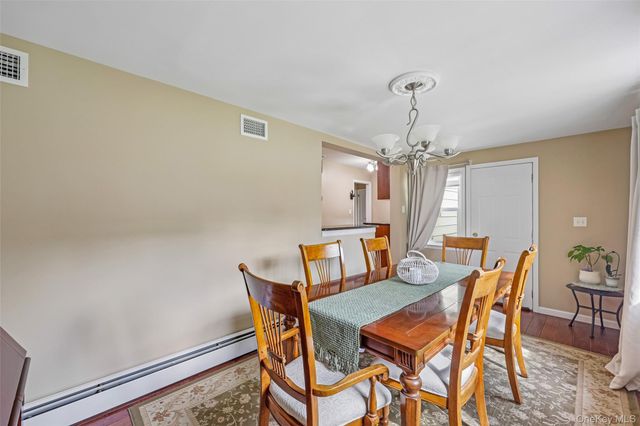 23 Berwick Road, Hewlett, NY 11557
