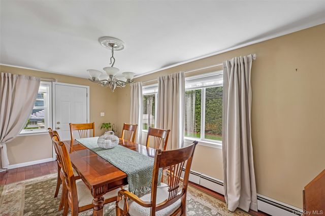 23 Berwick Road, Hewlett, NY 11557