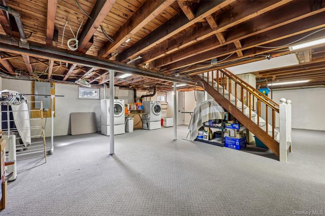 23 Berwick Road, Hewlett, NY 11557