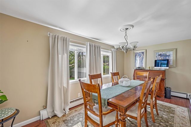 23 Berwick Road, Hewlett, NY 11557
