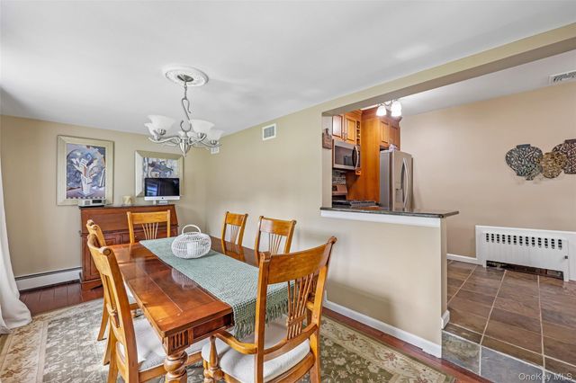 23 Berwick Road, Hewlett, NY 11557