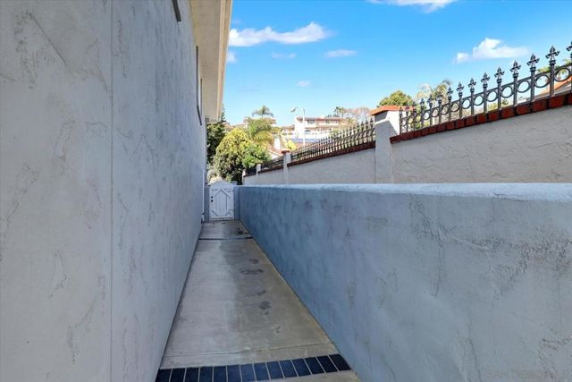 6727 Cavite Ct., San Diego, CA 92120