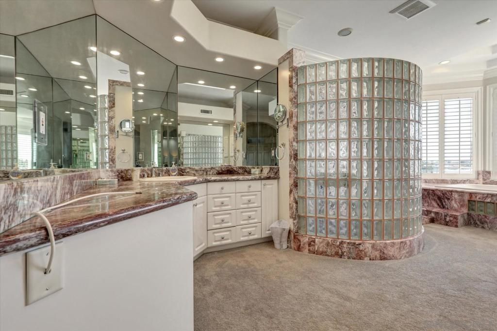 Image 14 of property listing at 6727 Cavite Ct., San Diego, CA 92120