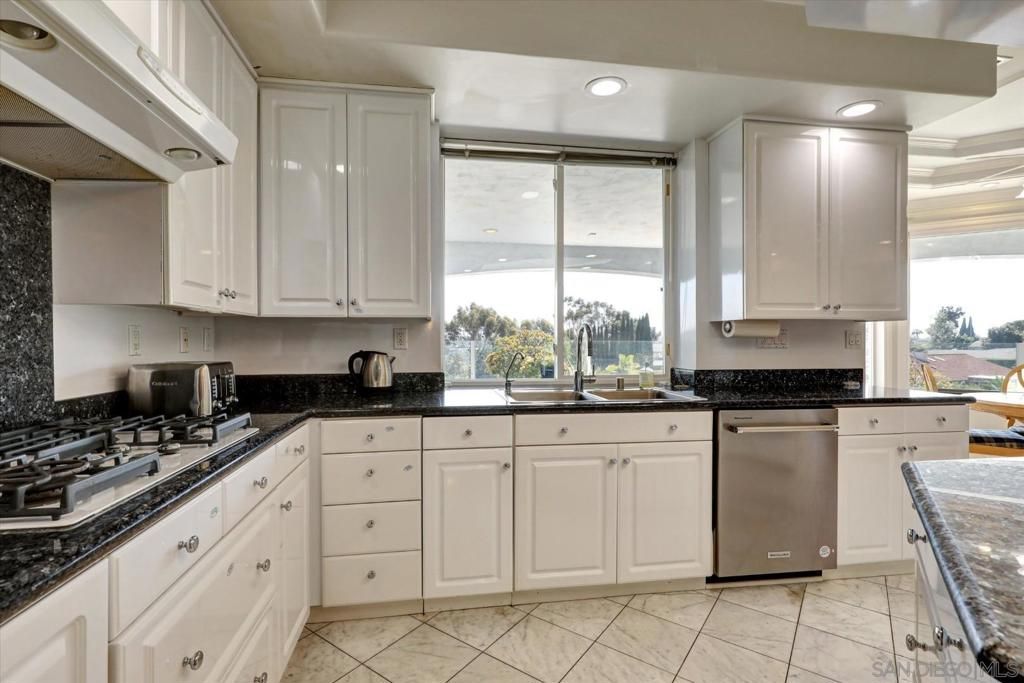 Image 3 of property listing at 6727 Cavite Ct., San Diego, CA 92120