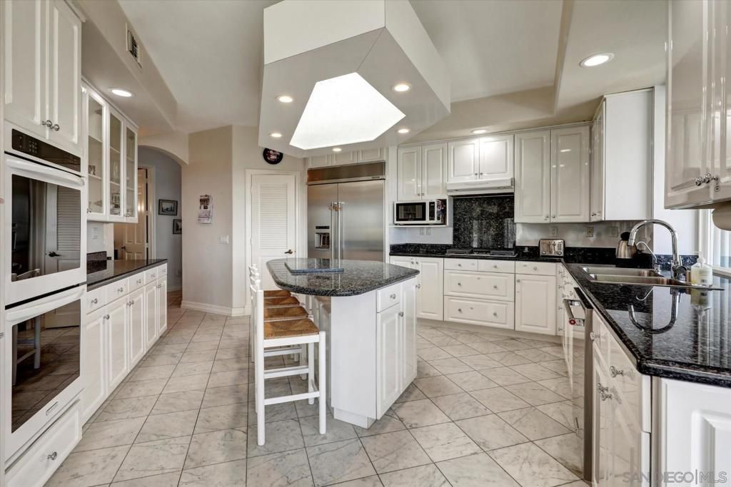 Image 5 of property listing at 6727 Cavite Ct., San Diego, CA 92120