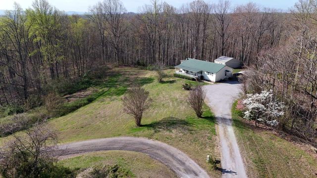 214 Dont Care Ln, Celina, TN 38551