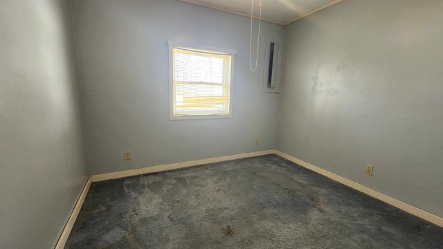 214 Dont Care Ln, Celina, TN 38551
