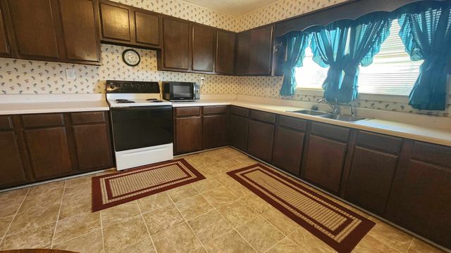214 Dont Care Ln, Celina, TN 38551