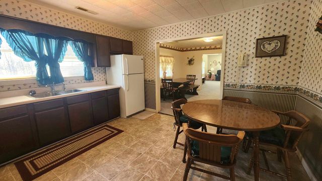 214 Dont Care Ln, Celina, TN 38551