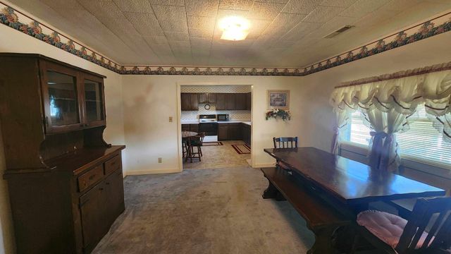 214 Dont Care Ln, Celina, TN 38551