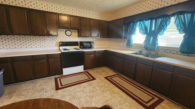 214 Dont Care Ln, Celina, TN 38551