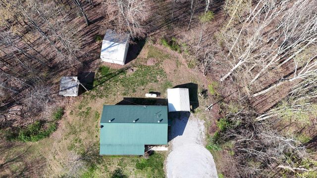 214 Dont Care Ln, Celina, TN 38551
