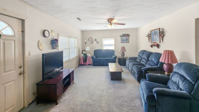214 Dont Care Ln, Celina, TN 38551