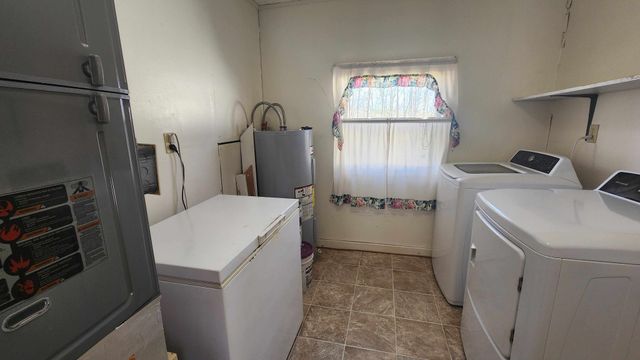 214 Dont Care Ln, Celina, TN 38551