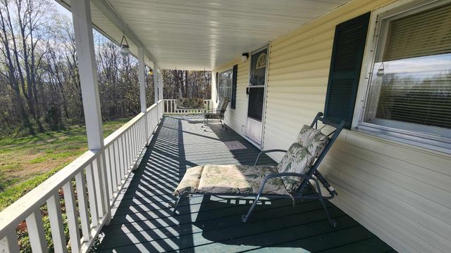 214 Dont Care Ln, Celina, TN 38551