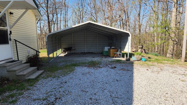 214 Dont Care Ln, Celina, TN 38551