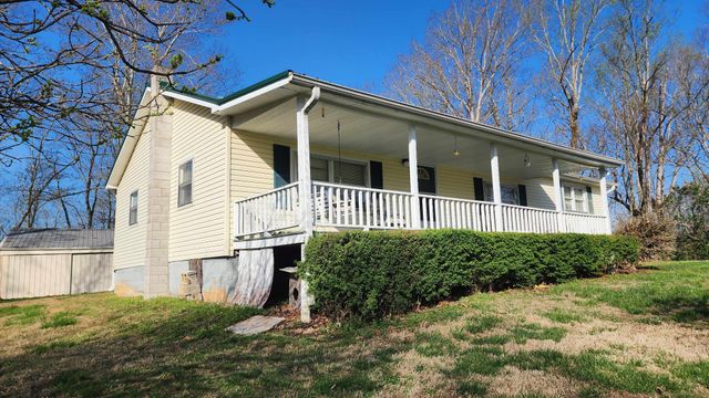 214 Dont Care Ln, Celina, TN 38551