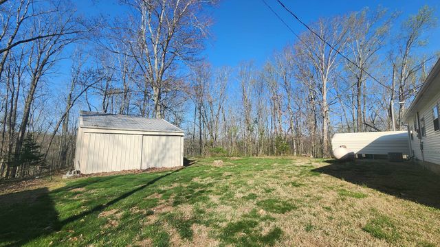 214 Dont Care Ln, Celina, TN 38551