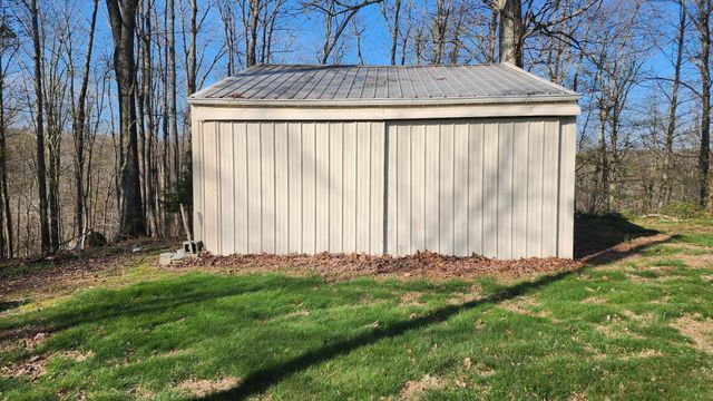 214 Dont Care Ln, Celina, TN 38551
