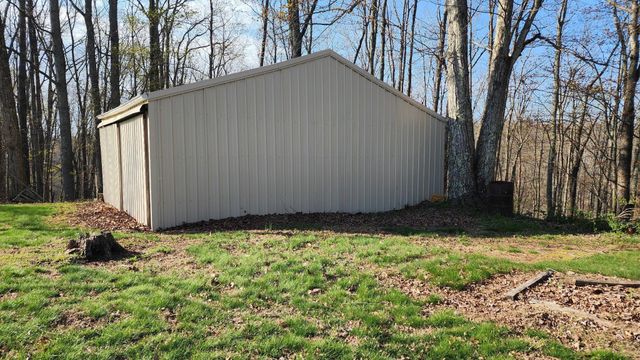 214 Dont Care Ln, Celina, TN 38551