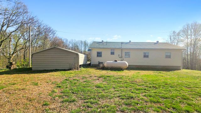 214 Dont Care Ln, Celina, TN 38551