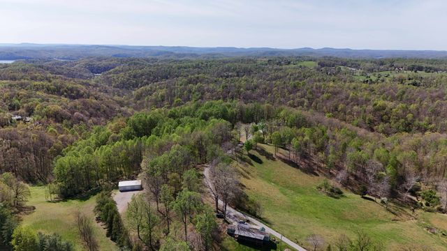 214 Dont Care Ln, Celina, TN 38551