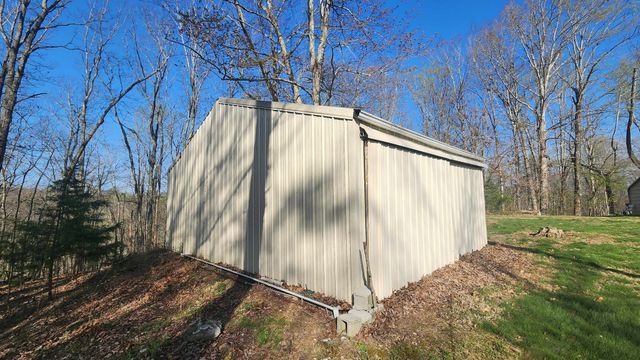 214 Dont Care Ln, Celina, TN 38551