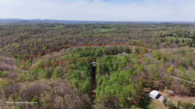 214 Dont Care Ln, Celina, TN 38551