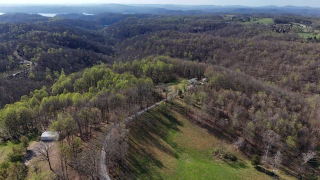 214 Dont Care Ln, Celina, TN 38551