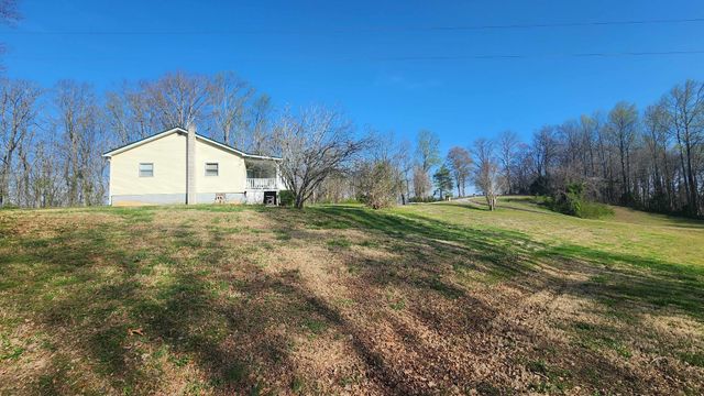 214 Dont Care Ln, Celina, TN 38551
