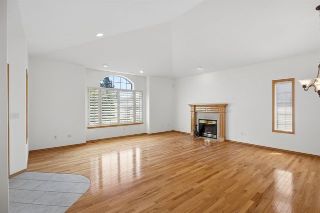 7015 N East Bluff Ct, Spokane, WA 99208