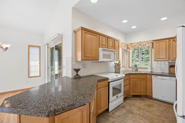 7015 N East Bluff Ct, Spokane, WA 99208